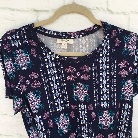 Style&Co Southwest Short Sleeve Twist Hem Tee XS - Picture 2 of 9
